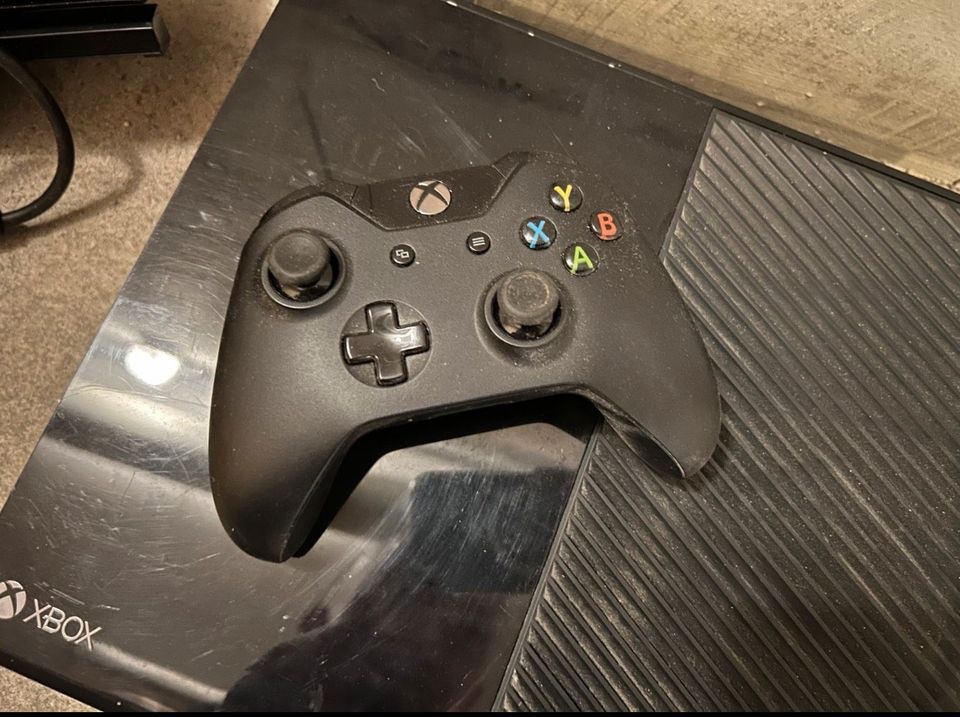 Xbox One+Kinect+1 Controller in Leipzig