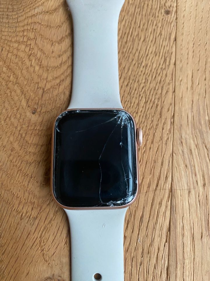 Apple Watch SE 40mm *Display defekt* Gold (Limited Edition) in Waldbrunn