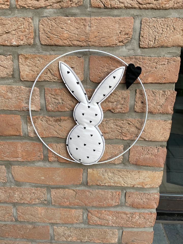 Ostern Fensterbild Deko Ring weiß mit Hase und Herz ø 30cm in Eschweiler