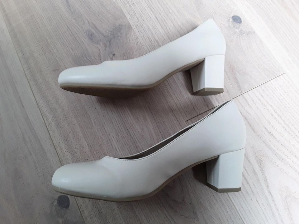 Pumps von JANA. Farbe: Ivory. Größe: 39 *neuwertig* in Geithain