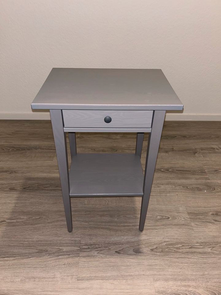 IKEA Hemnes Nachttisch / Ablagetisch, grau lasierte in Hilden