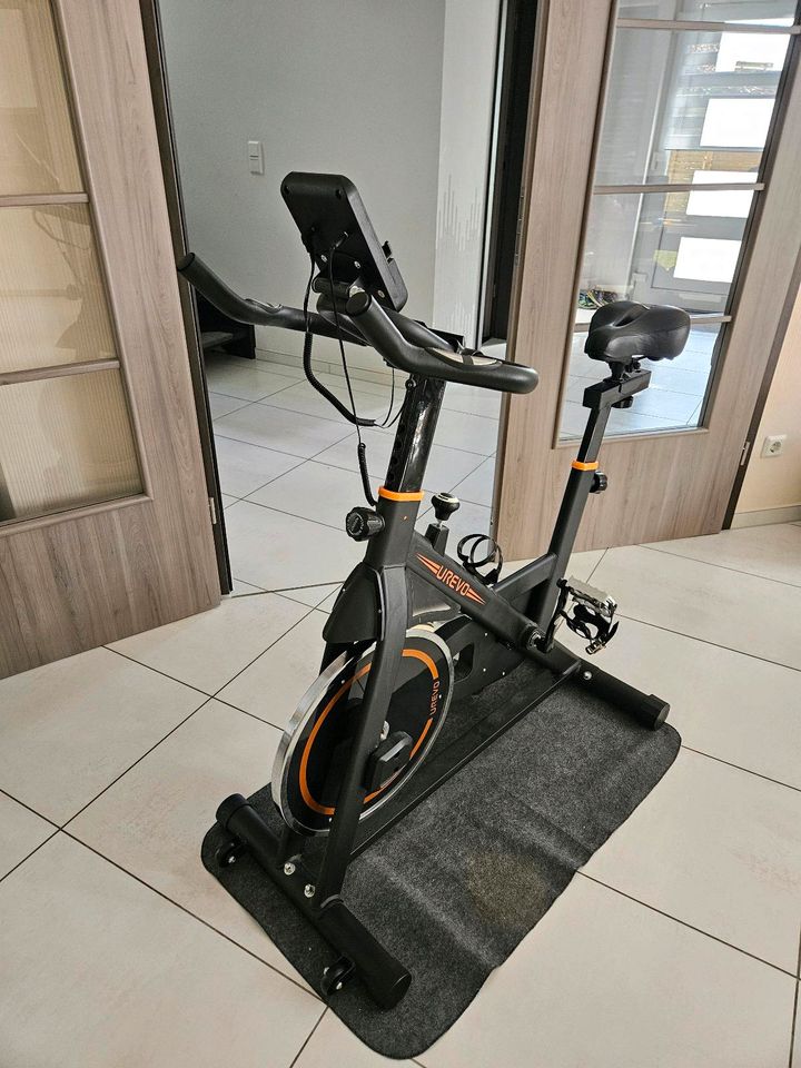 Urevo Kardio Heimtrainer/Fitnessbike in Strausberg