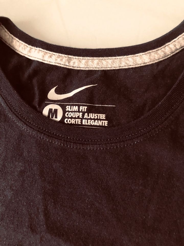 Original Nike Sport Shirt in Berlin