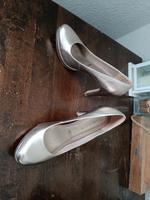 Tamaris Schuhe gold schimmernd 38 Bremen - Schwachhausen Vorschau