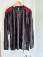Adidas Sportshirt lang, schwarz-rot, Größe L Leipzig - Leipzig, Südvorstadt Vorschau