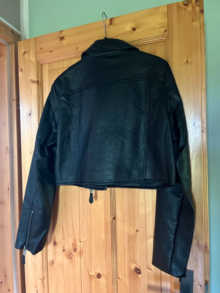 Vegane Lederjacke, crop, von Cotton On in Moormerland