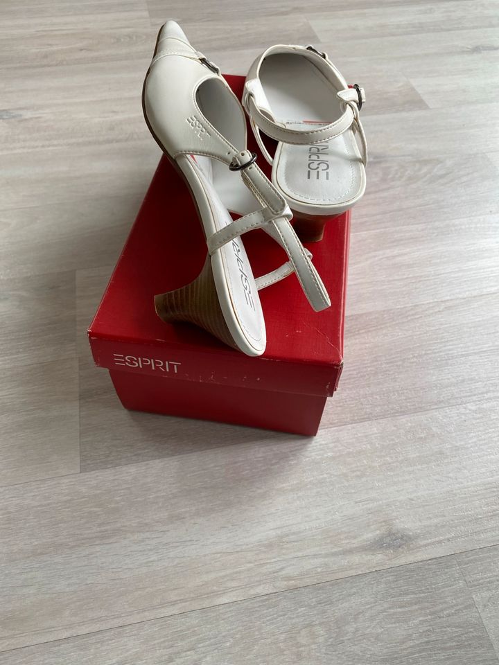 Neue Pumps Ballerina Brautschuhe Esprit Gr 41 in Hünfeld