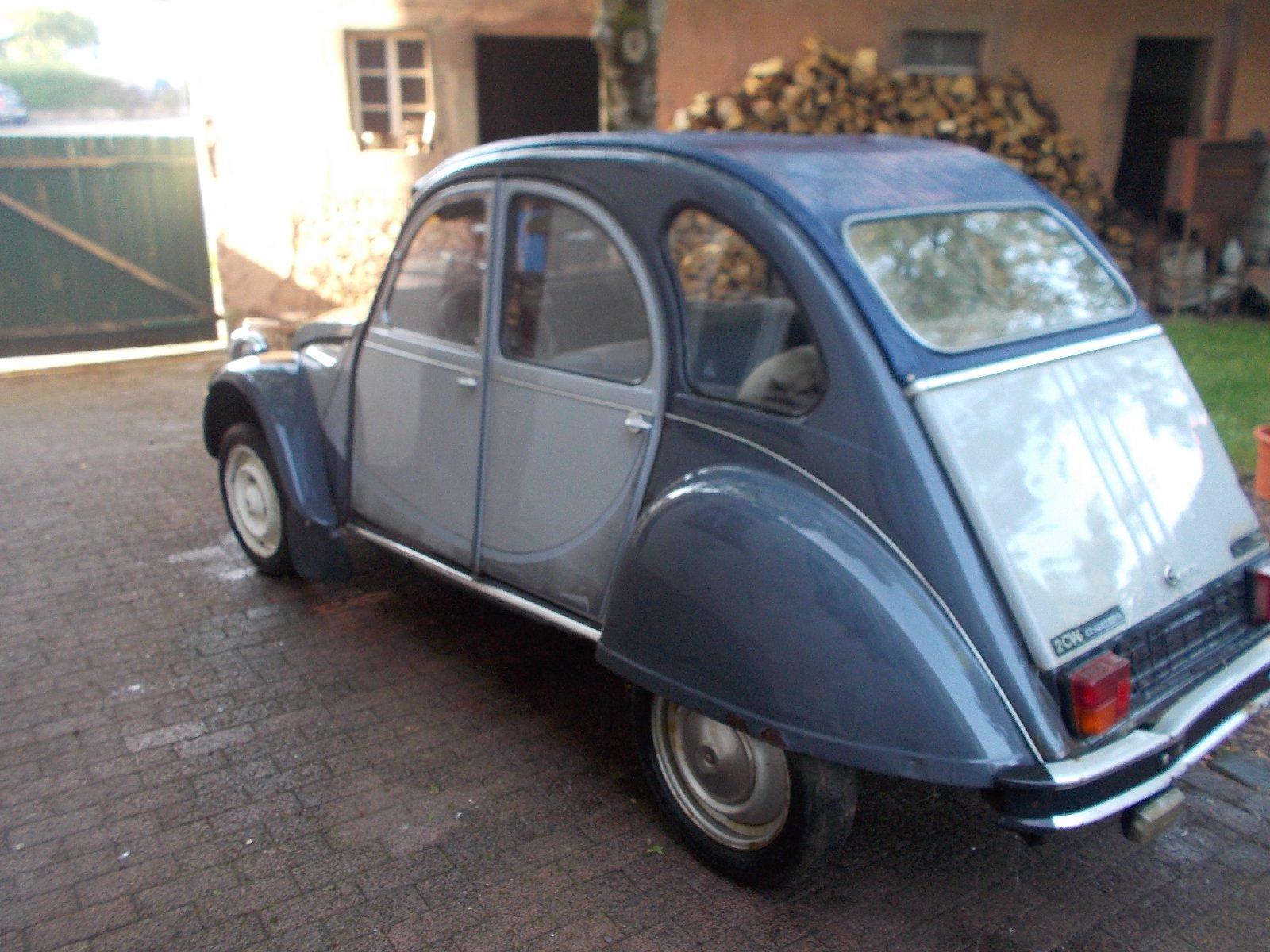 Abbildung des Autos 2CV Charleston...Erster …