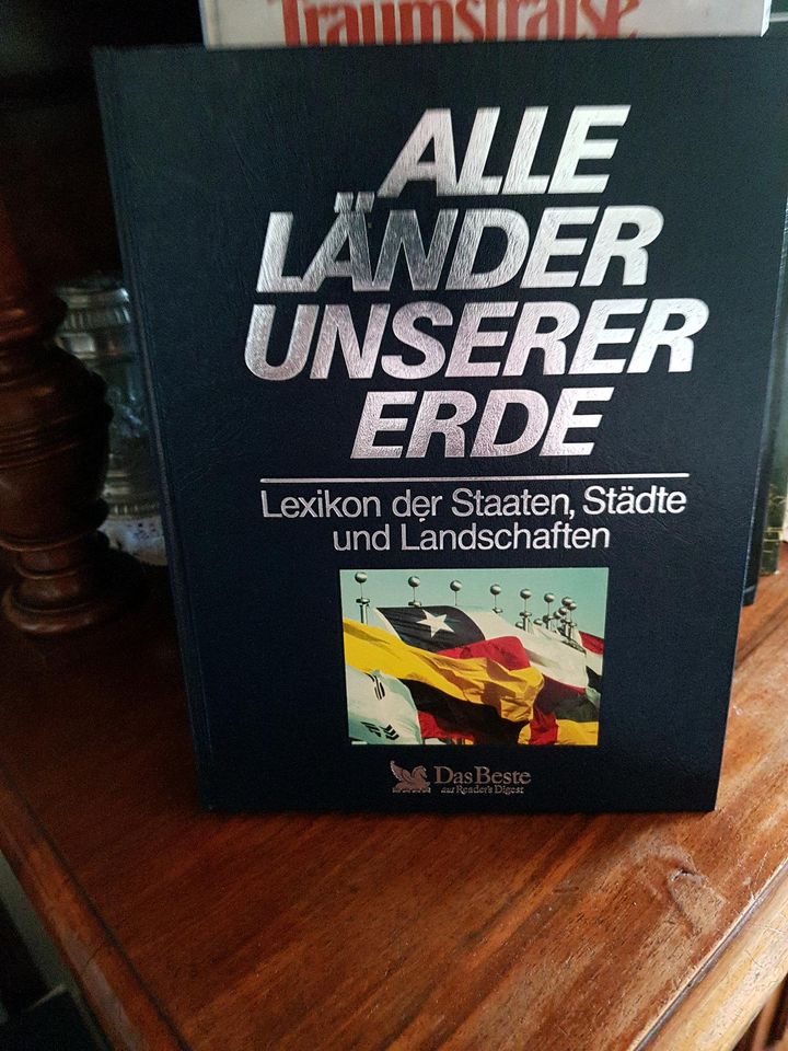 4 Ktn BÜCHER a 30 St., LEXICA u. weit. Fachbücher in München