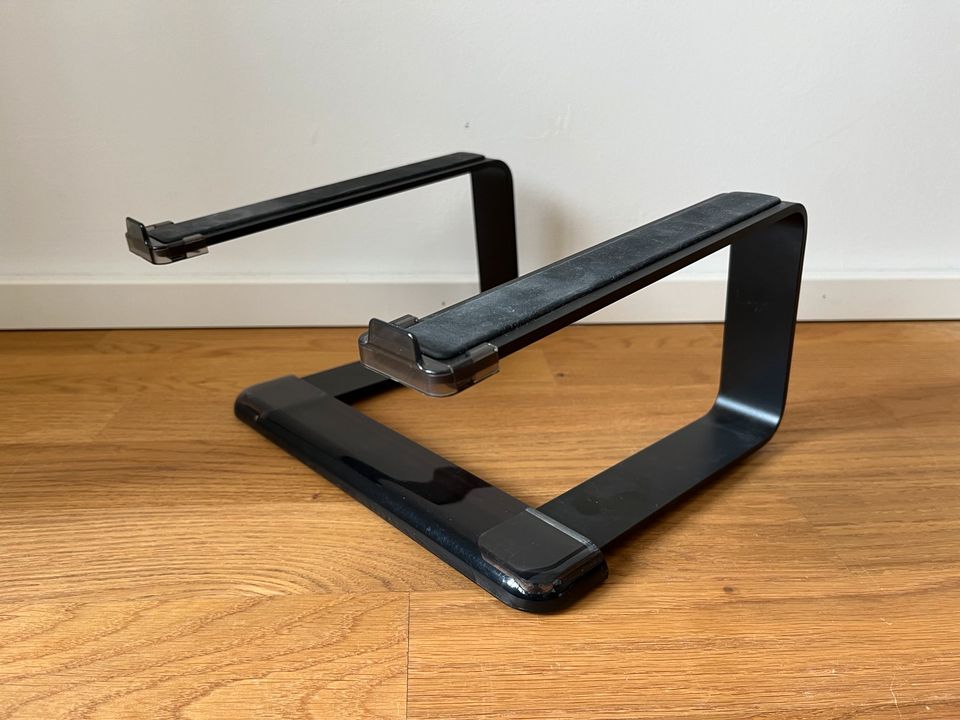 Griffin Aufzug Laptop Stand schwarz/klar in Ostseebad Binz