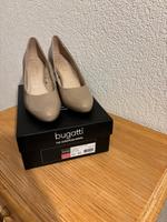 Bugatti Pumps in taupe glänzend, Size 40 Hessen - Hanau Vorschau