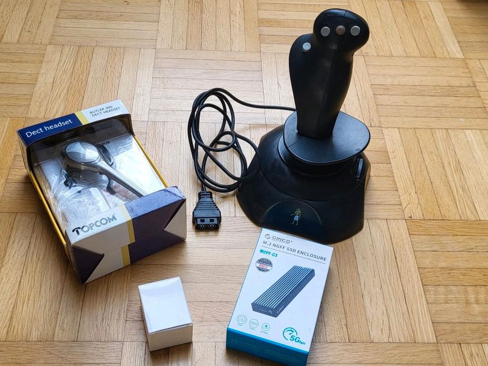 90er Jahre Joystick, Retro Headset, USB Schutzhülle, Magnethalter in Magdeburg