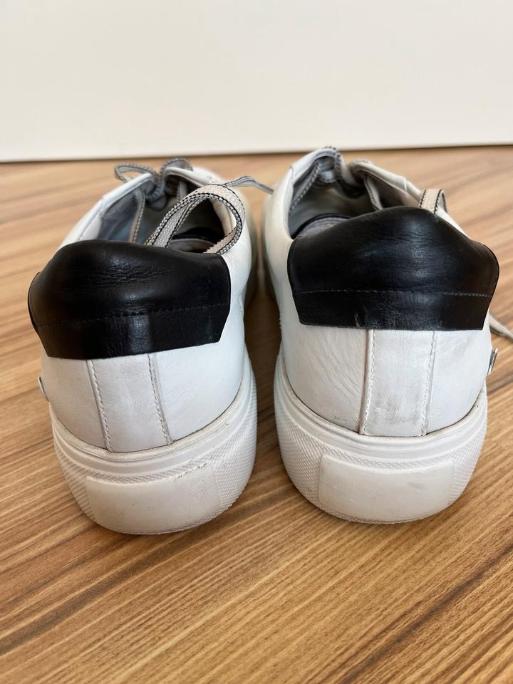 Kennel und Schmenger Sneaker Gr. 41/ 42 Leder Neupreis 270 € in Kölln-Reisiek