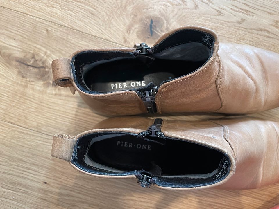 Pier One Stiefeletten braun Gr. 39 in Dettighofen