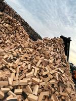 Kaminholz Brennholz Feuerholz Verschiedene Sorten Niedersachsen - Oldenburg Vorschau