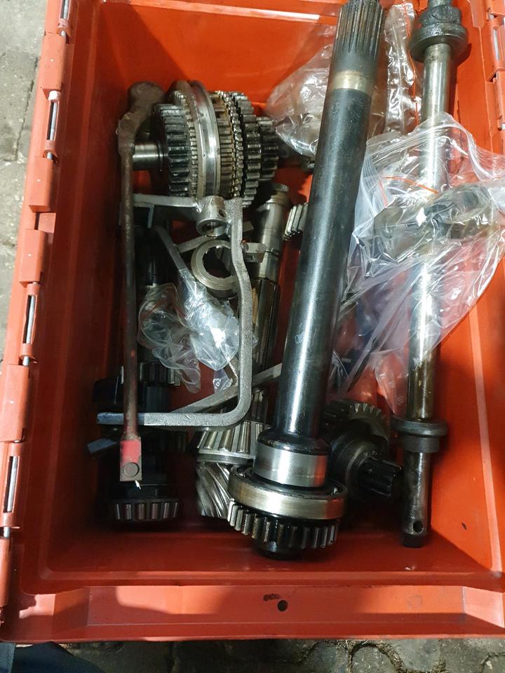 Ihc Case-IH Getriebeteile B-Fam*554*644*744*844*844-S*743*745 in Straelen