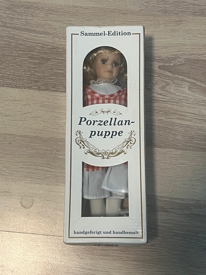 Porzellanpuppe Sammel-Edition OVP in Meldorf