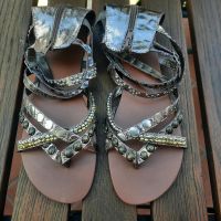 BUFFALO Sandalen Zehentrenner Metallic Silber  40 Rheinland-Pfalz - Ludwigshafen Vorschau