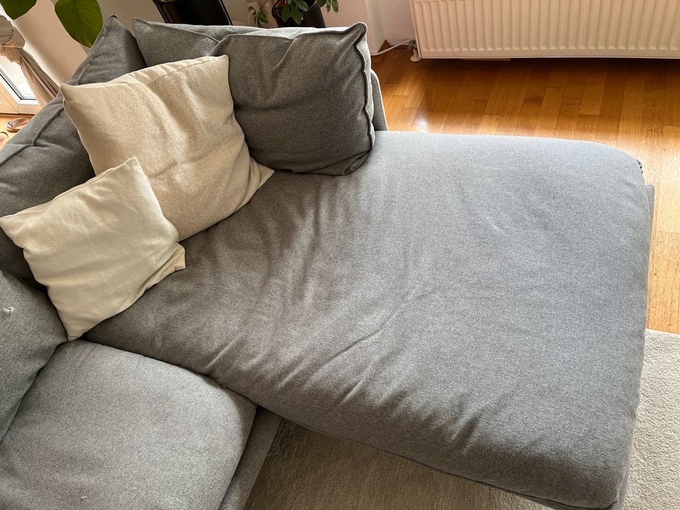 Gemütliches Design Sofa mit Recamière in Mainz