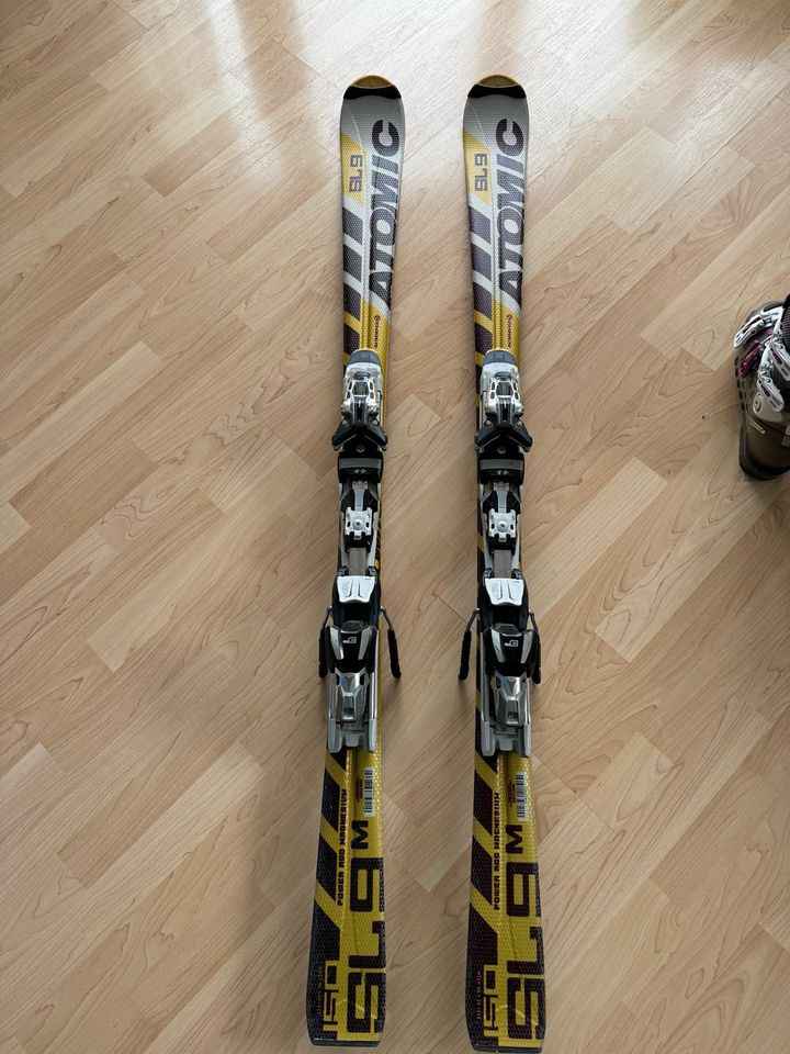 Ski Set mit Atomic SL in der Größe 150cm und Salomon Ski Schuhe in Neu Ulm