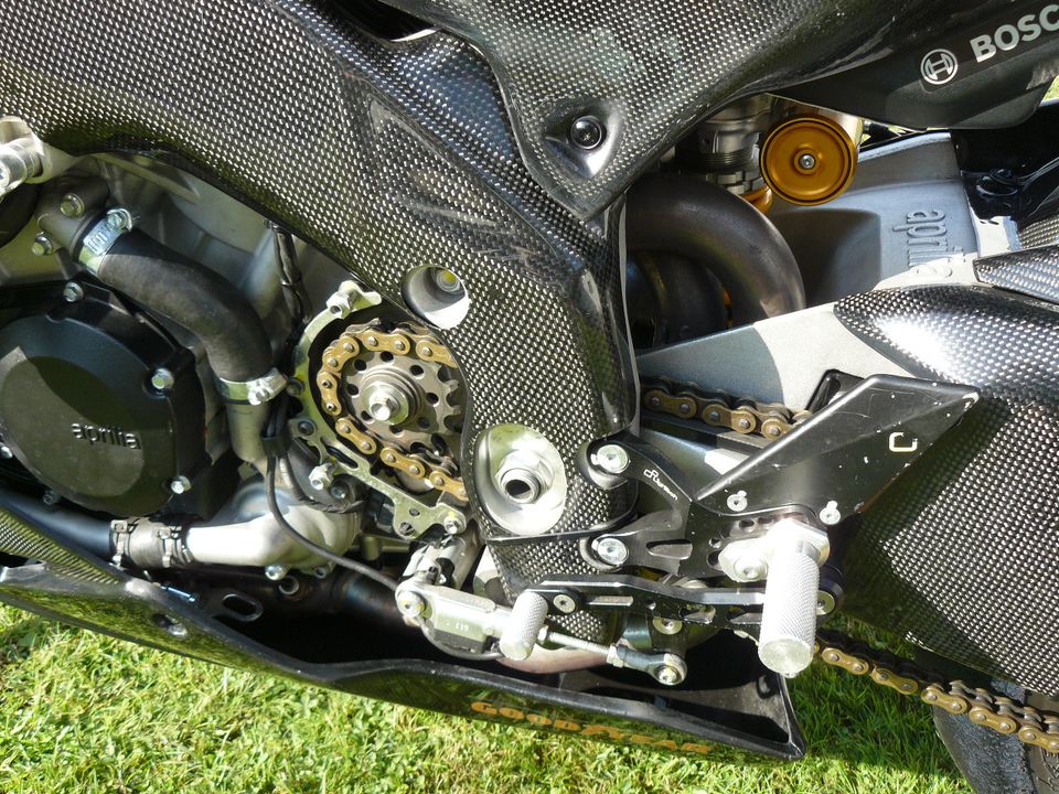 Aprilia RSV4 1000 Vierzigmann voll Carbon ThyssenKrupp in Affing