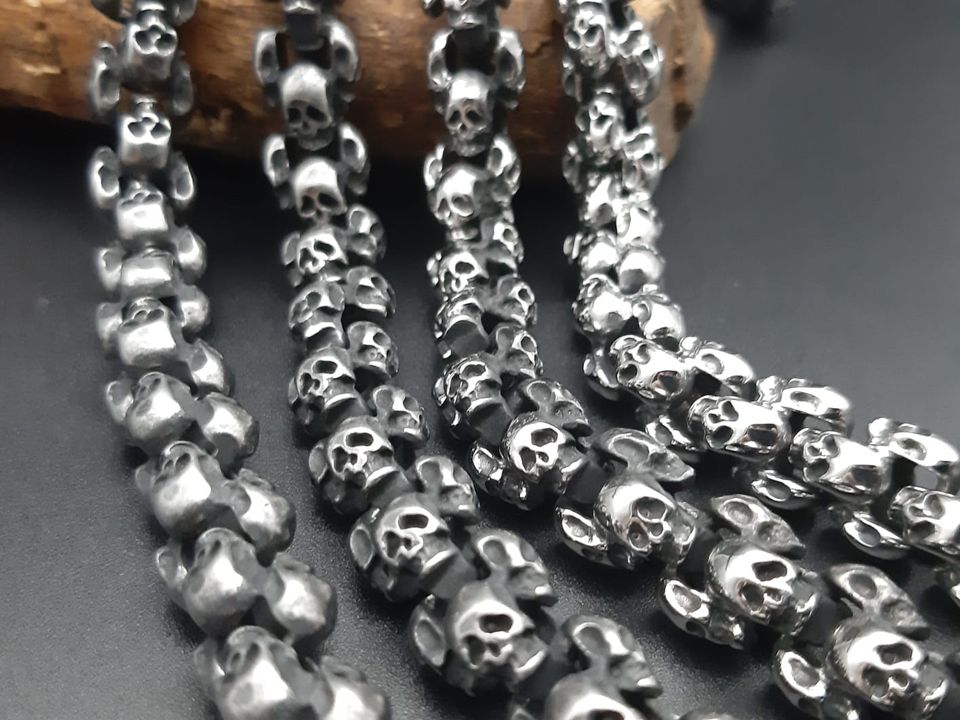 Halskette Totenköpfe Skulls Silber Grau Stainless Steel Kette NEU in Spickendorf