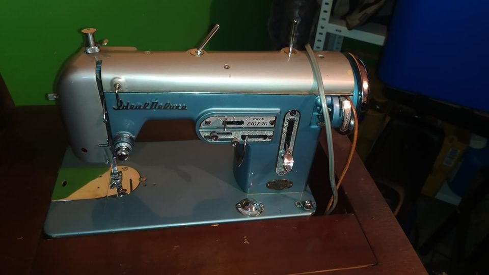 Nähmaschine ,,Oldtimer,,Mechanische/manuelle,,Ideal Deluxe,,Samml in Ober-Olm