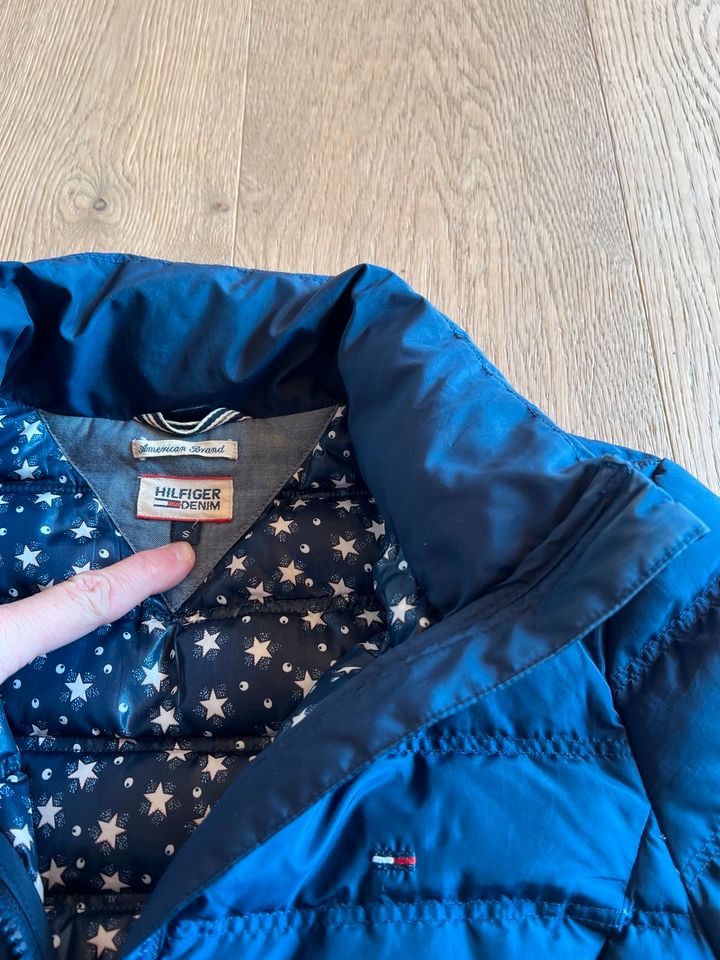 Hilfiger Jacke Damen S 36 dunkelblau wie neu Steppjacke dünn in Rettenberg