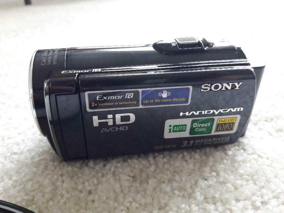 Sony HDR-CX115 EL mit Stativ und Tasche in Bad Wildungen