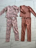 2 H&M Pyjamas Schlafanzüge 110 Baumwolle Schlafis Niedersachsen - Hildesheim Vorschau