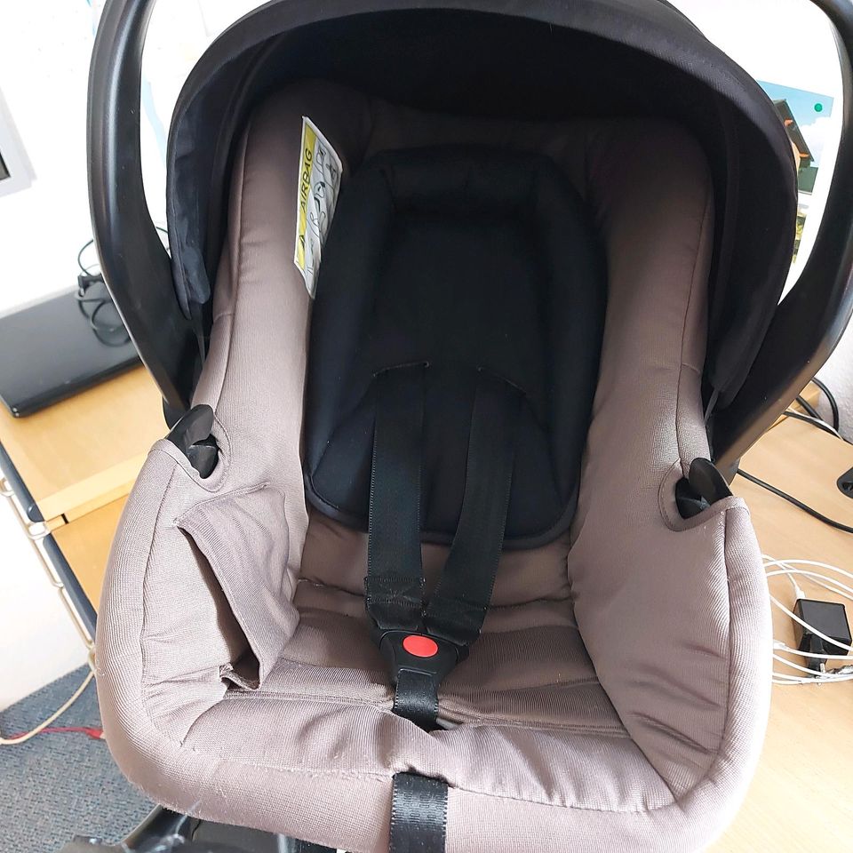 Römer Britax Babyschale mit Base in Heusenstamm