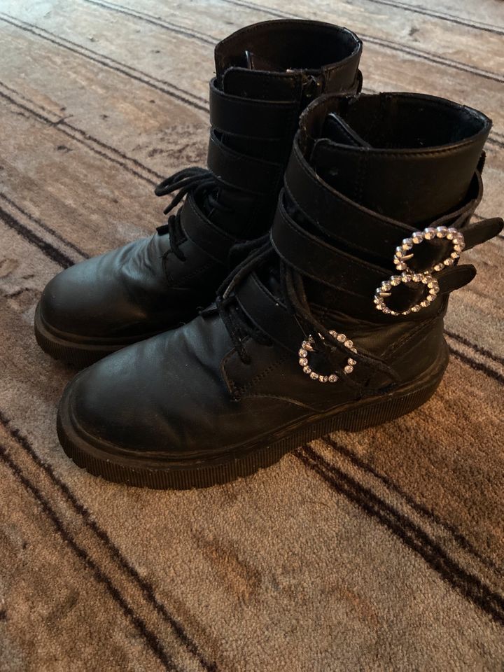 Boots von Zara gr 34 schwarz Top Zustand in Wedel