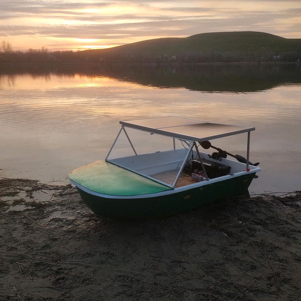 E-Boot mit Solar, lifepo4,Motor ! in Berlin