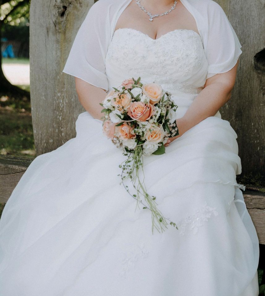 Schulterfreies Brautkleid/Hochzeitskleid von Molly Monroe in Aystetten