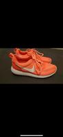 Nike Schuhe Damen 38 neon orange Saarland - Saarwellingen Vorschau