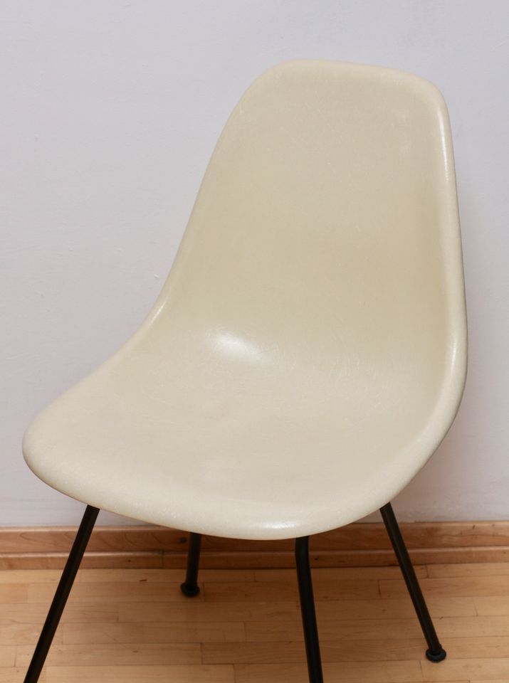 Eames Fiberglas sidechair Herman Miller Vitra diverse in Hamburg