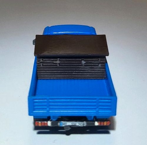 Herpa VW T4 Pritsche Bruns Bau AG mit Werkzeug H0 in Raisdorf