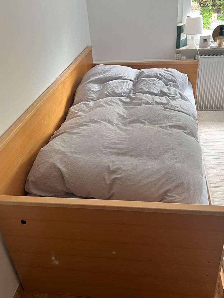 Bett mit Ausziehfunktipn 1m x 2m in Waren (Müritz)