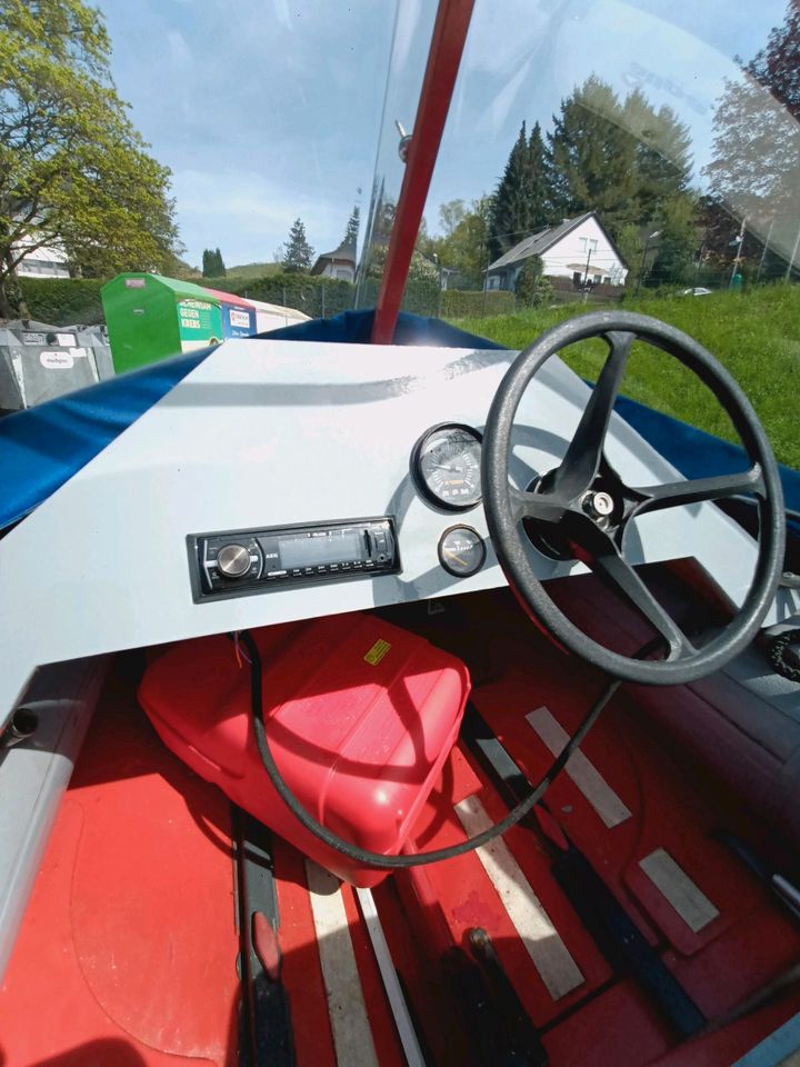 Schlauchboot Wiking mit Außenborder und Trailer in Linz am Rhein