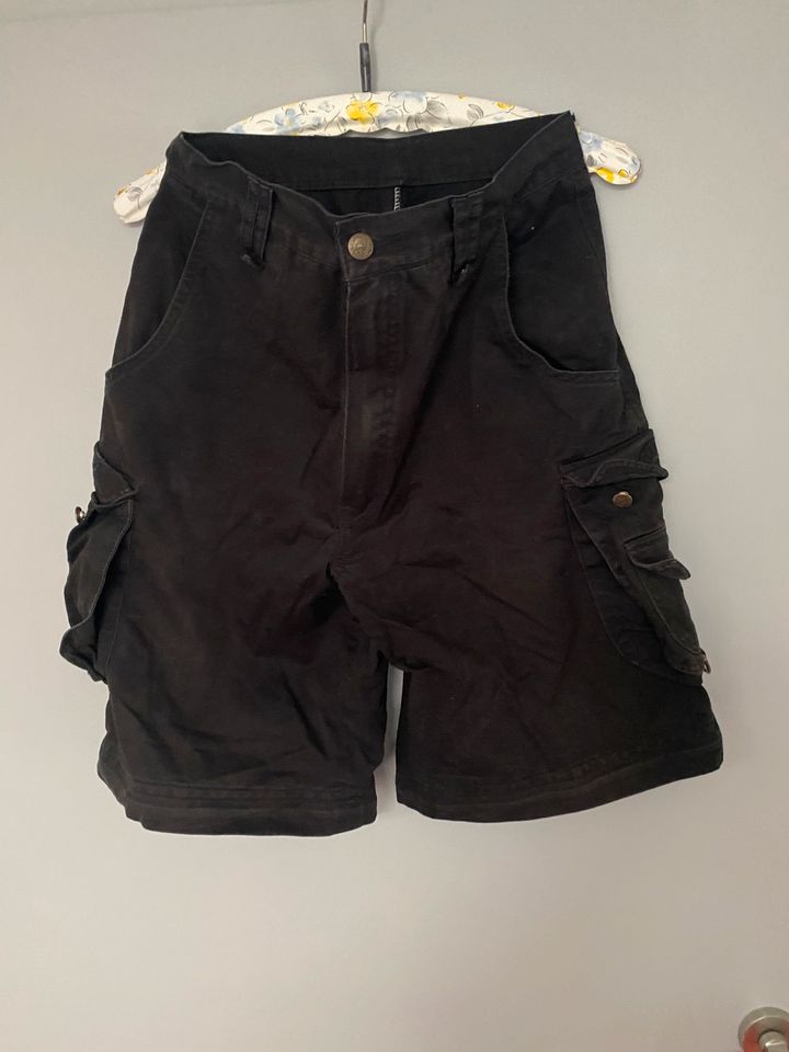 Cargoshorts Camel Vintage schwarz Gr. 36 in Frankfurt am Main