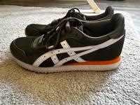ASICS Sneaker Gr. 39,5 Top Zustand Hessen - Dautphetal Vorschau
