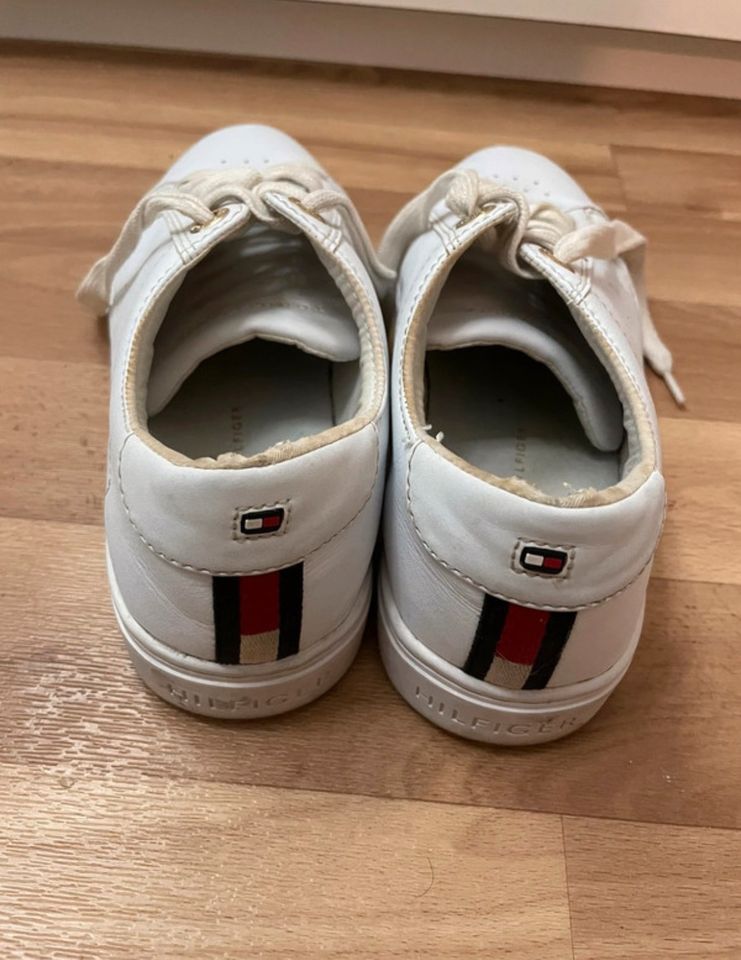 Original Tommy Hilfiger Sneaker Damen Größe 37 in Farbe Weiß in Potsdam