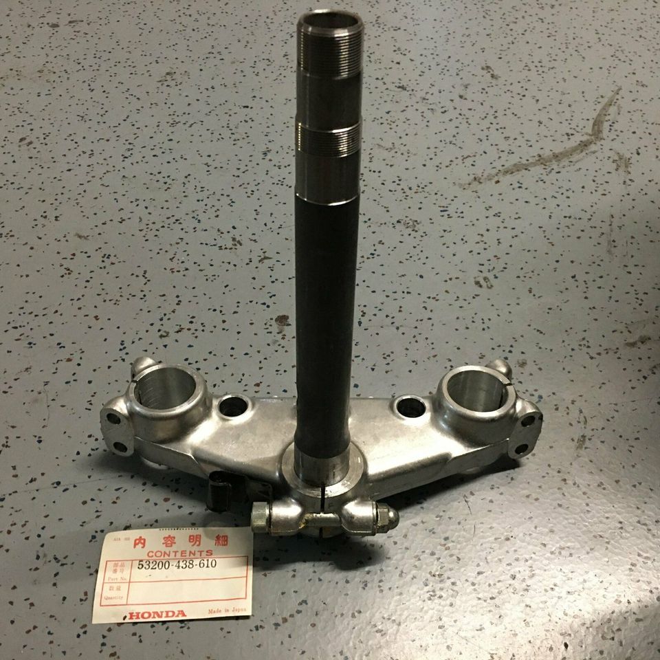 HONDA CB900F BOLDOR untere Gabelbrücke NEU 53200438610 STEERING in Köln