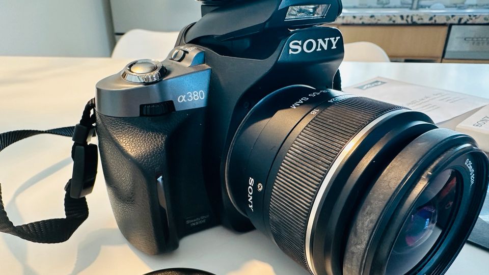 Sony Alpha DSLR a380 Spiegelreflexkamera mit MacaboBlitz 44 AF-1 in Zeuthen