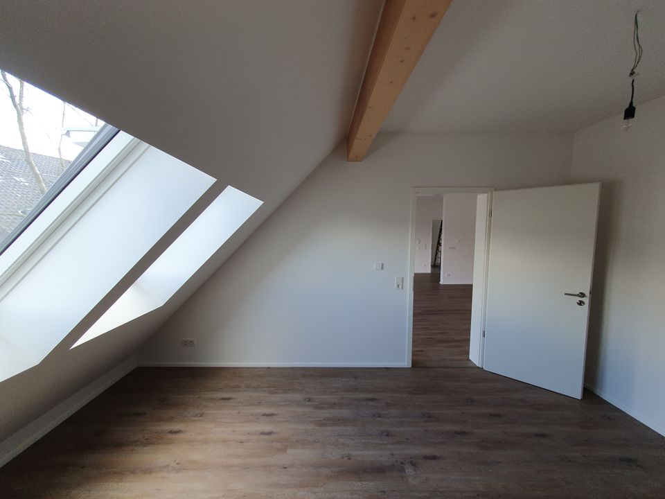 Schöne Neubau A+ Dachgeschosswohnung in Bergisch Gladbach