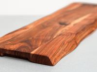 Massivum Servierbrett 68x23 Holz Tragegriffe an den Seiten Brotzeitbrett rustikal mit Baumkante Schneidebrett 3cm Stark Holzbrett für Küche braun Dekobrett Geschenk Deko Brett Küchenbrett Holz Akazie Leipzig - Großzschocher Vorschau