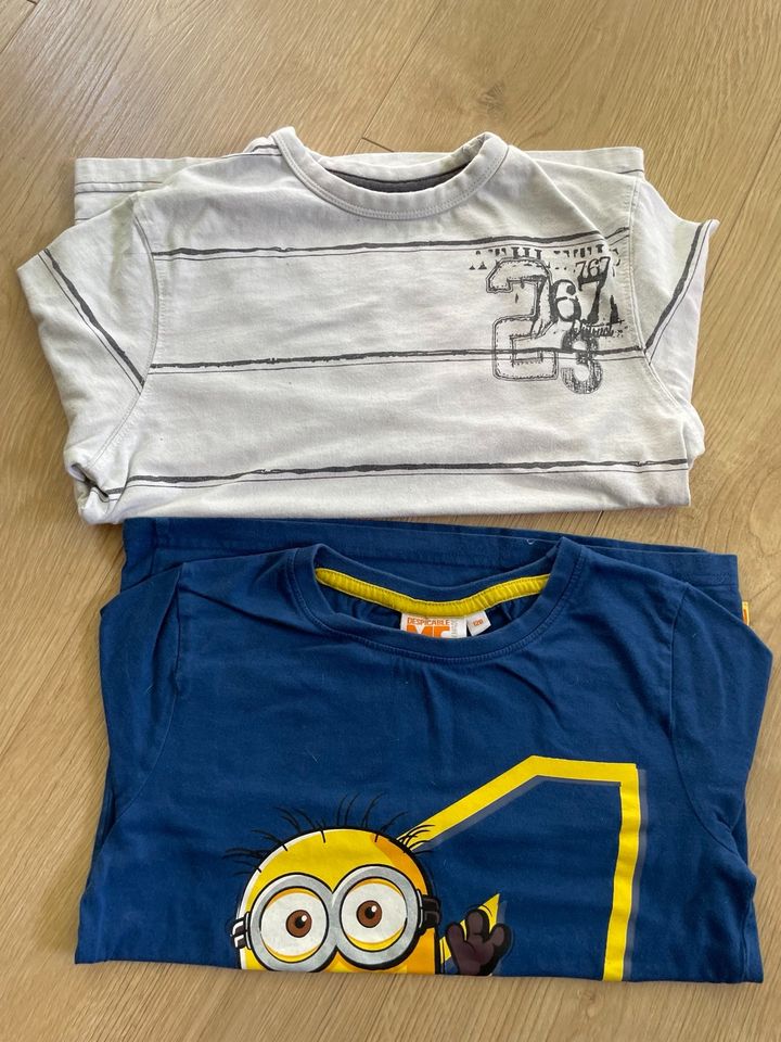 2x Langarm Shirts Junge - Größe 128 - auch Minion in Essenbach