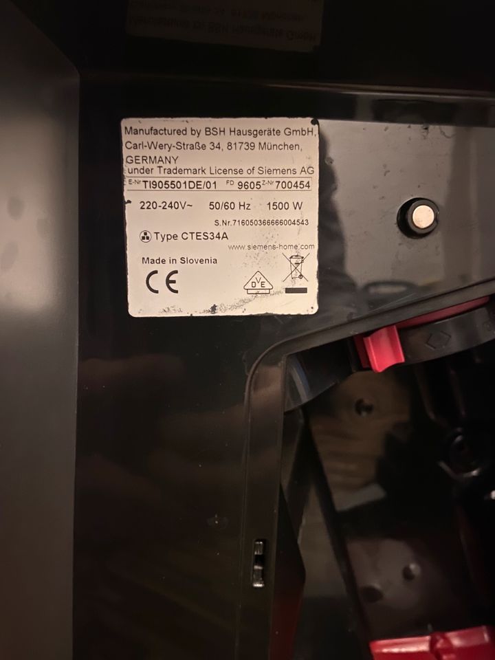 Kaffeevollautomat Siemens EQ 9 EQ.9 s500 mit defekter Brüheinheit in Bad Pyrmont