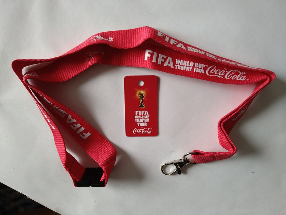 CocaCola FIFA World Cup Trophy Tour Fußball Schlüsselband Lanyard in Potsdam