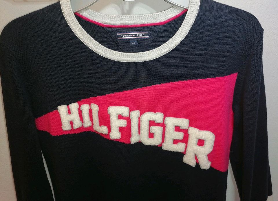 Tommy Hilfiger Kleider und Pullover, Gr. 140,152 in München